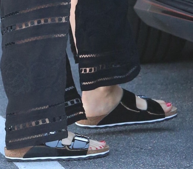 Up close with Mena Suvari's sleek patent leather slides