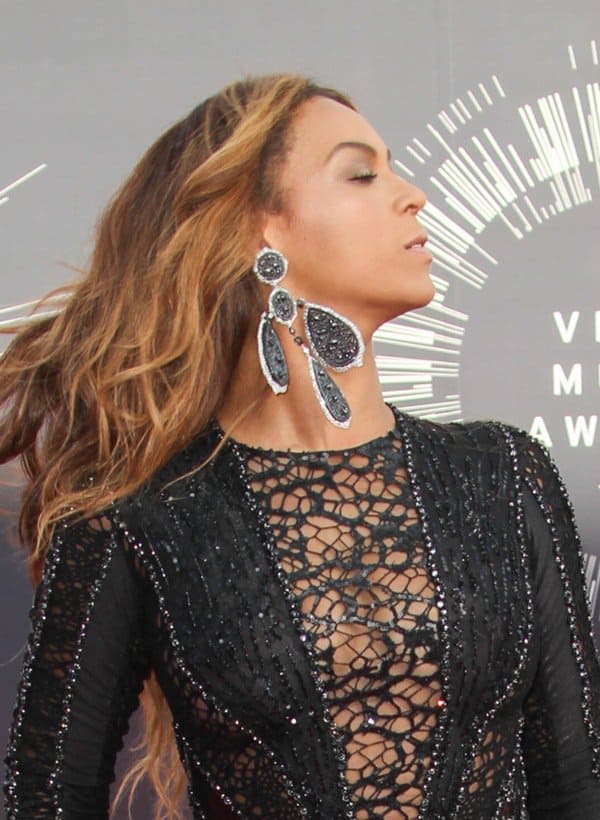 Beyonce styled her spider-web netting dress with Lorraine Schwartz chandelier earrings