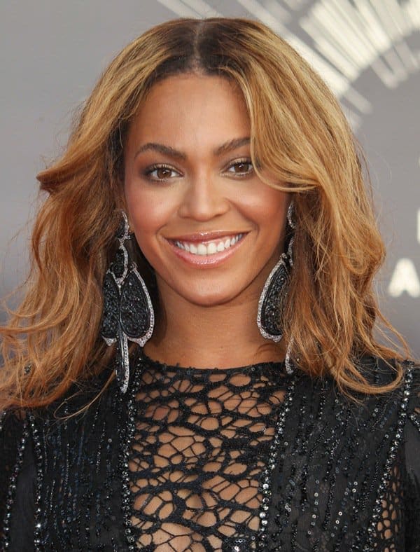 Beyonce shows off her Lorraine Schwartz earrings