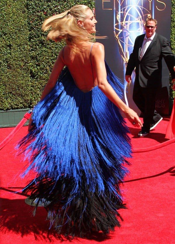 Heidi Klum looked like a '70s disco queen on the red carpet in cobalt blue fringes by Project Runway's Sean Kelly