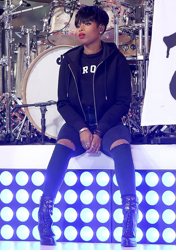 Jennifer Hudson embraced urban street fashion, sporting a messy pixie hairstyle, a pair of ripped high-waist Topshop jeans, a Givenchy hoody, and a midriff-baring Topshop crop tee