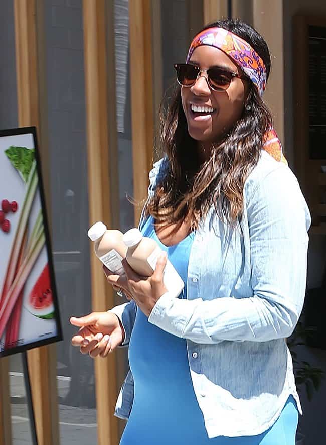 Kelly Rowland tries to stay healthy for her baby by grabbing some juice at Pressed Juicery in Beverly Hills while decked in a bright blue maxi dress and a bandanna