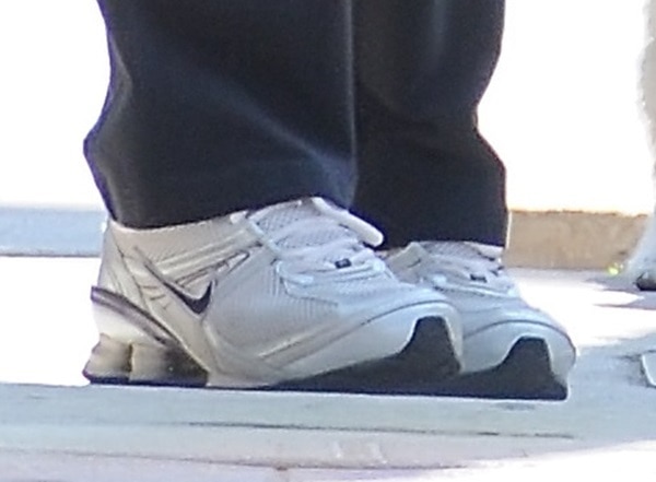 Zoe Saldaña wearing a pair of comfortable Nike running shoes