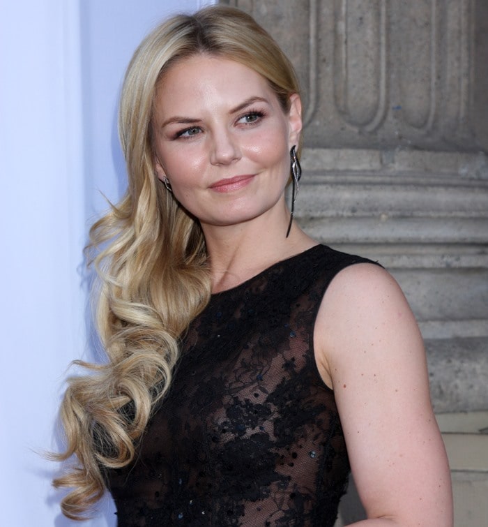 Jennifer Morrison showing off her AS29 "Long Four Lines" earrings