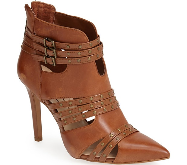 Jessica Simpson Carlin Pumps in Tan