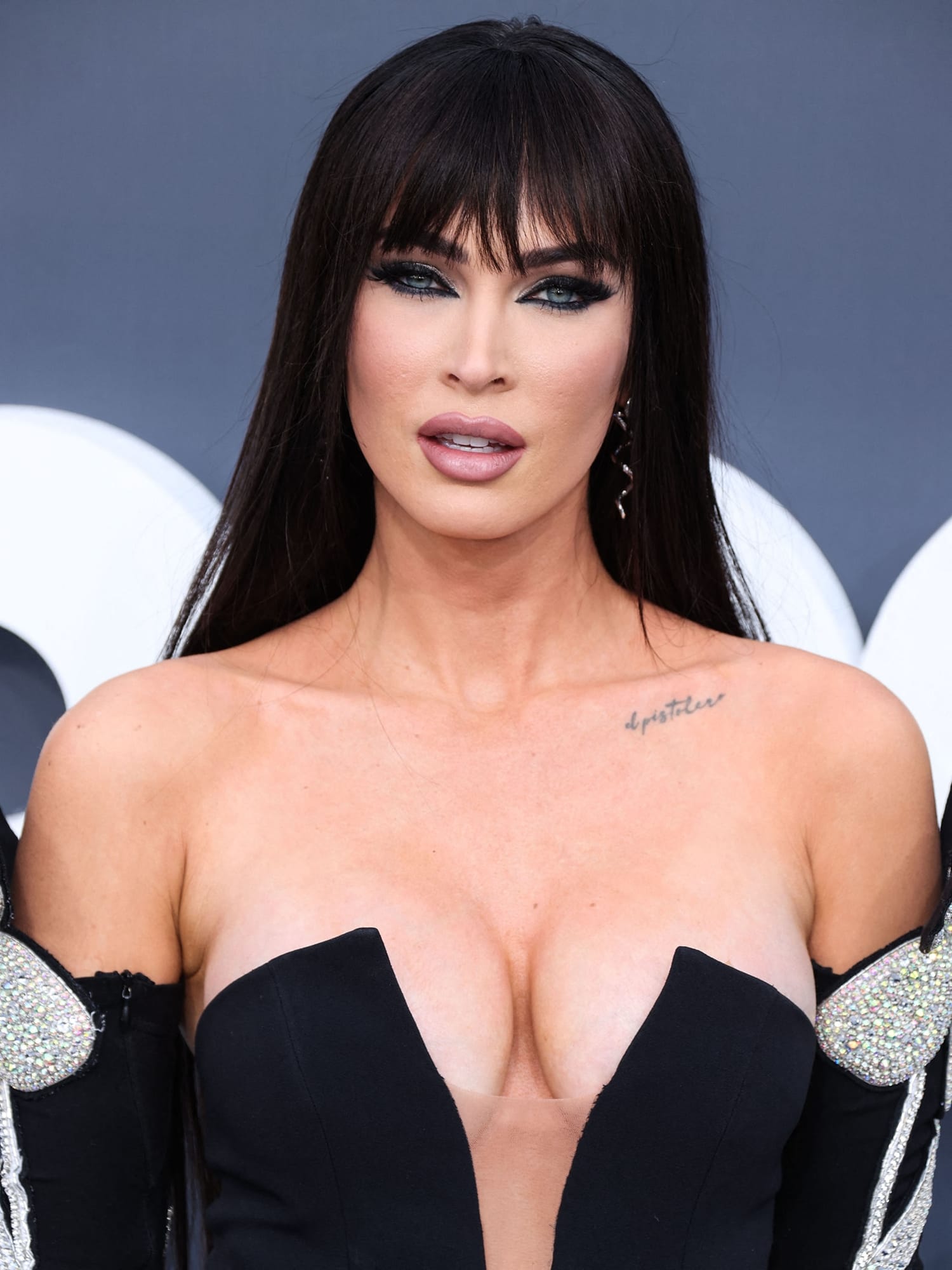 Megan Fox flaunted her boobs in a stretch black cady tailored David Koma strapless gown
