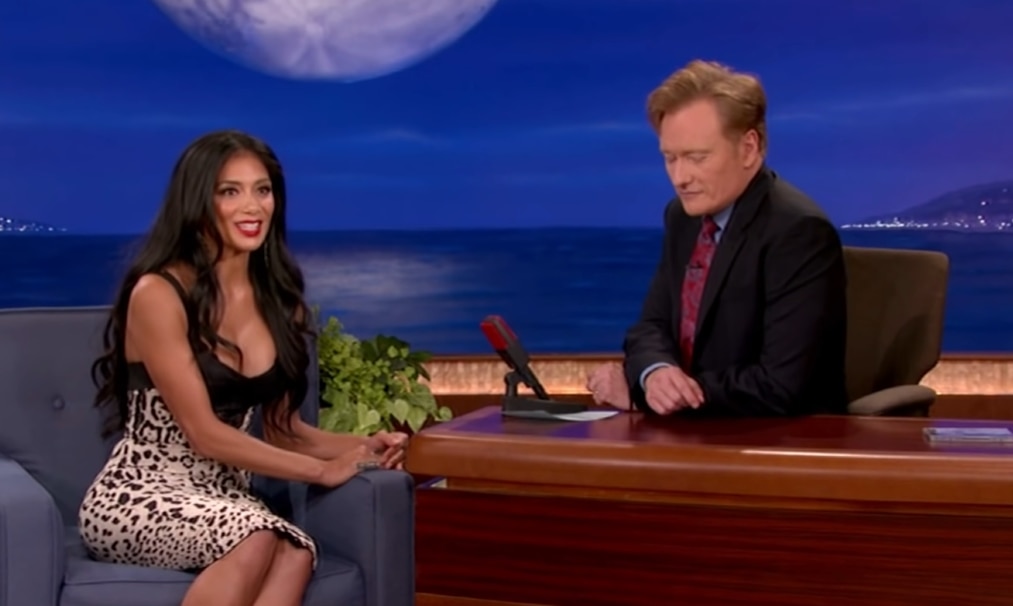 Nicole Scherzinger catches Conan O'Brien checking out her boobs