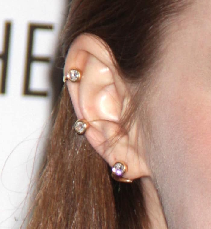 Close-up of Emma Stone's elegant Ana Khouri ear cuffs featuring three solitaire diamond stones