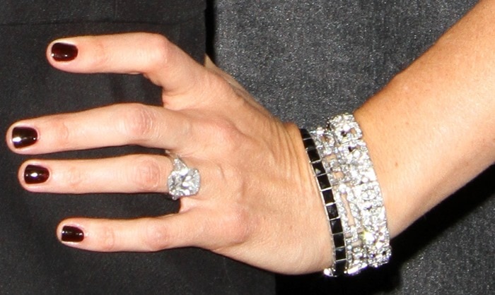 Jennifer Garner showing off her Neil Lane jewelry