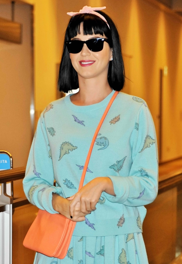 Singer Katy Perry carries a coral Celine Trio bag and rocks Ray-Ban Original Wayfarer 2140 sunglasses