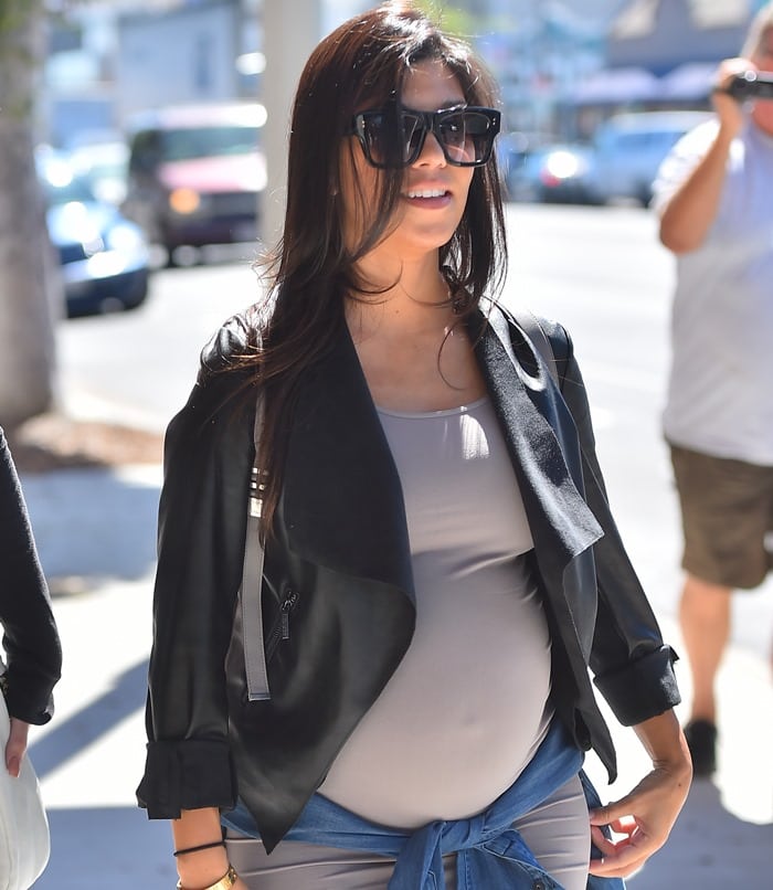 Pregnant Kourtney Kardashian showing off her growing baby bump