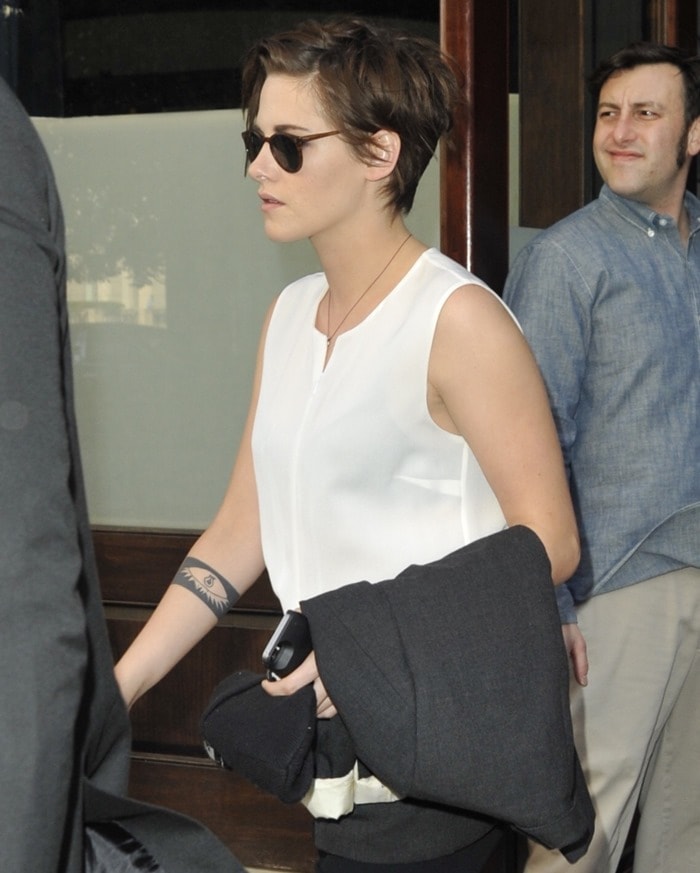 Kristen Stewart wearing vintage "O'Malley 45" sunglasses by Oliver Peoples