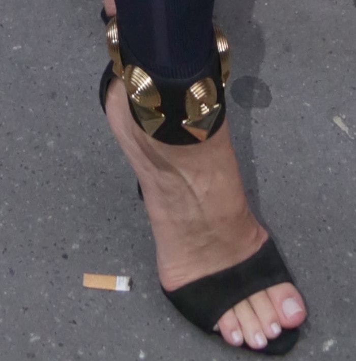 Miranda Kerr's Giuseppe Zanotti sandals featuring maxi anklets with gold structures