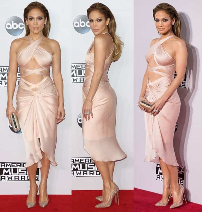 Jennifer Lopez looked sensational showcasing her perfectly toned abs in a blush-pink Reem Acra Spring 2015 gown