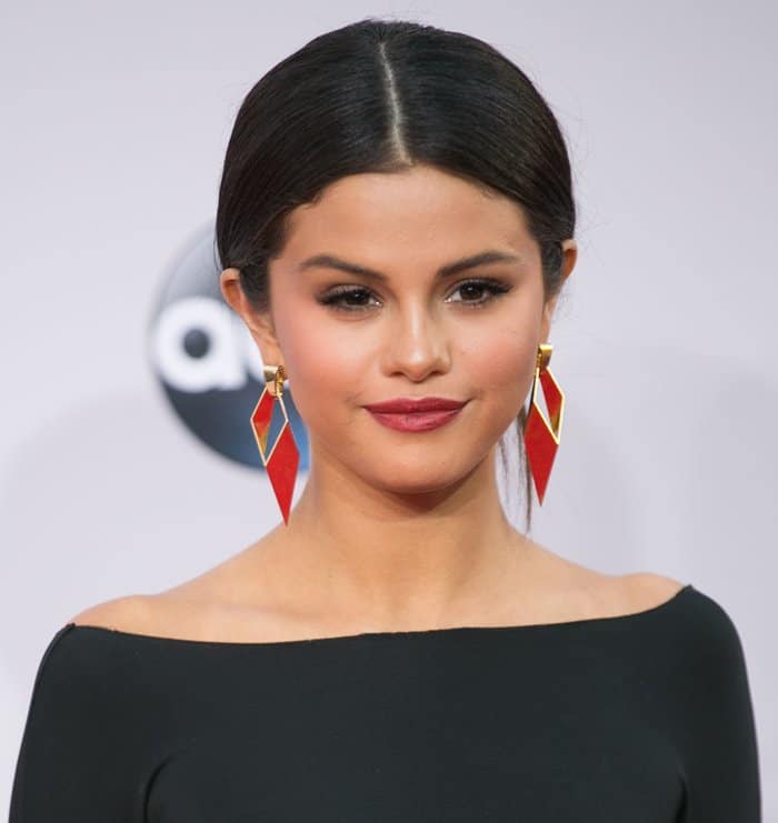 Selena Gomez with a bun-inspired updoat and dangling statement earrings at the 2014 American Music Awards