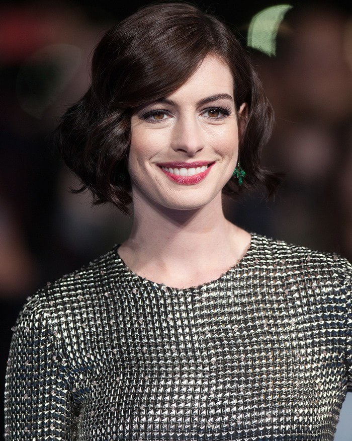 Anne Hathaway accessorized with Solange Azagury-Partridge jewelry