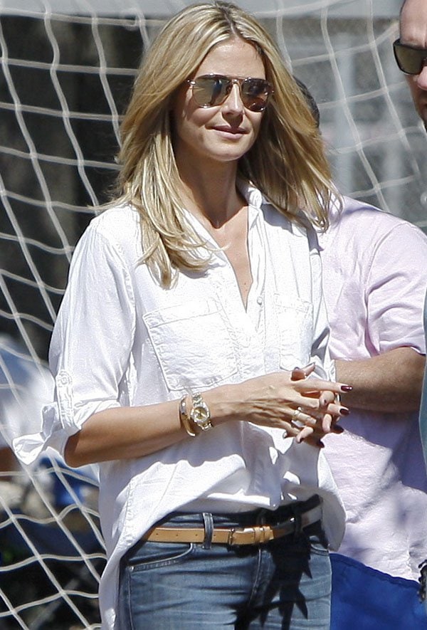 Heidi Klum completed her look with reflective sunglasses