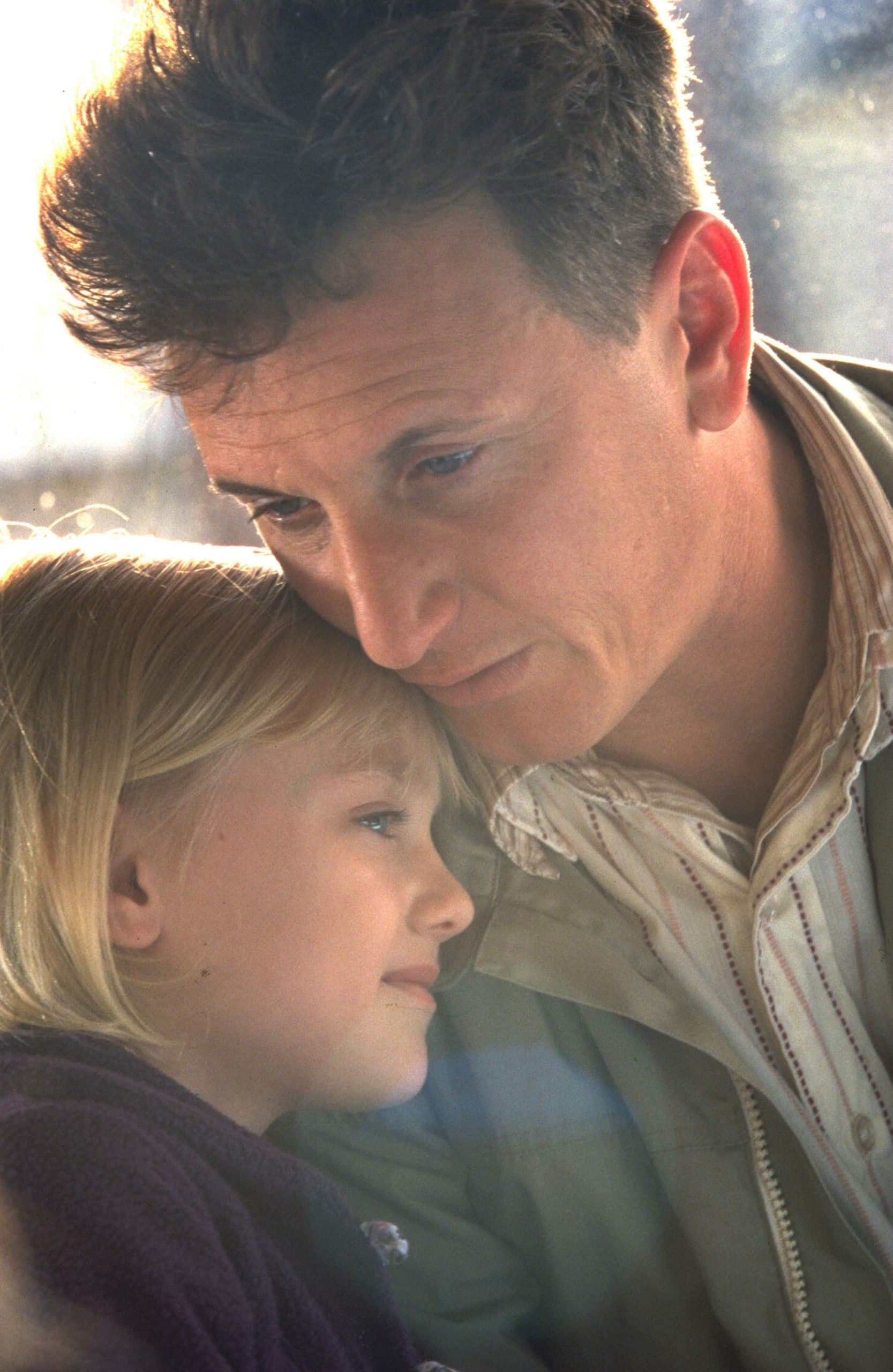 Dakota Fanning as Lucy Diamond Dawson and Sean Penn as Sam Dawson in I Am Sam