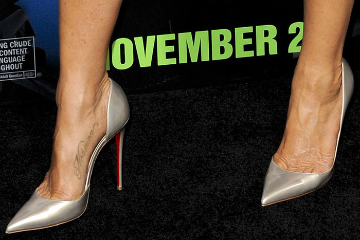 Jennifer Aniston reveals toe cleavage in pearly metallic silver-beige shoes