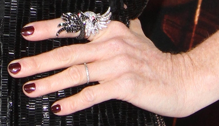 Julianne Moore shows off her glittering rings