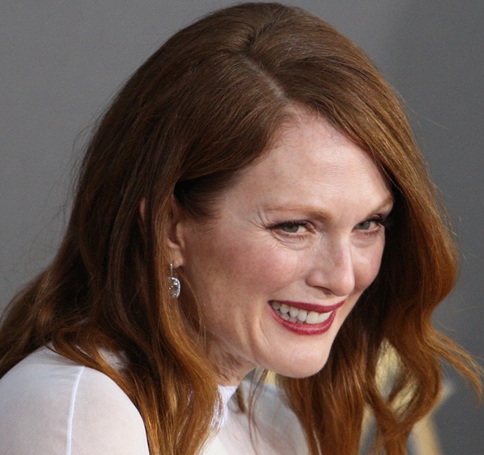 Julianne Moore accessorized with jewelry by Harry Winston