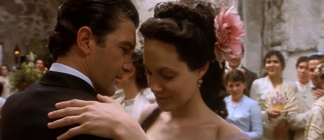 Antonio Banderas and Angelina Jolie were rumored to have started dating when filming Original Sin