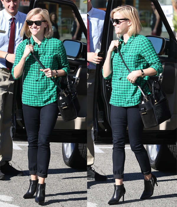 Reese Witherspoon arrives at Ivy at The Shore in Santa Monica, California on November 30, 2013