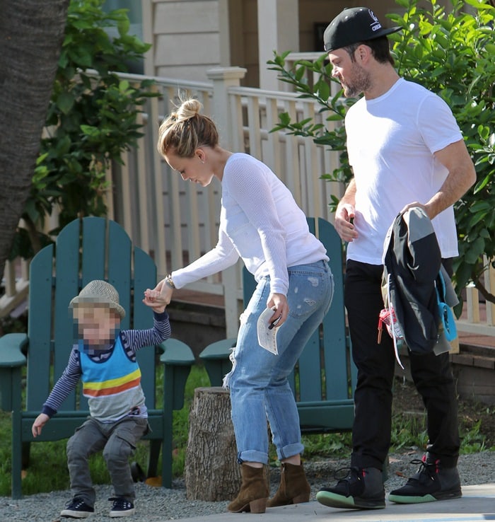 Hilary Duff out for breakfast with ex-husband Mike Comrie and son Luca in Los Angeles on November 23, 2014