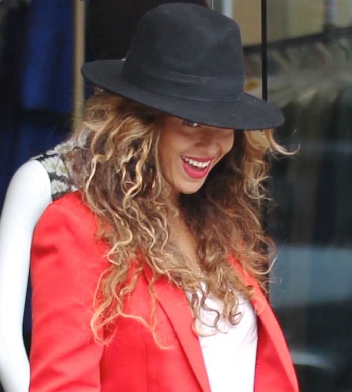 Beyonce leaving the Alice + Olivia store in West Hollywood in good spirits on January 30, 2015