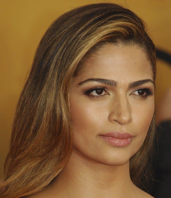 Camila Alves showcases flawless makeup with smoky eyes and perfectly styled, sleek hair at the 2015 SAG Awards