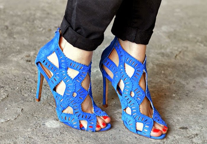 Francesca shows off her feet in blue heels
