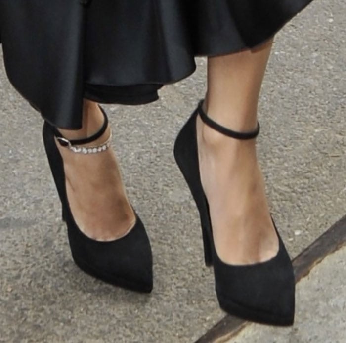 Jennifer Lopez in Giuseppe Zanotti and Kurt Geiger Pumps