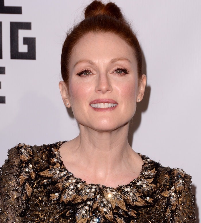 Julianne Moore's topknot and vintage style dress