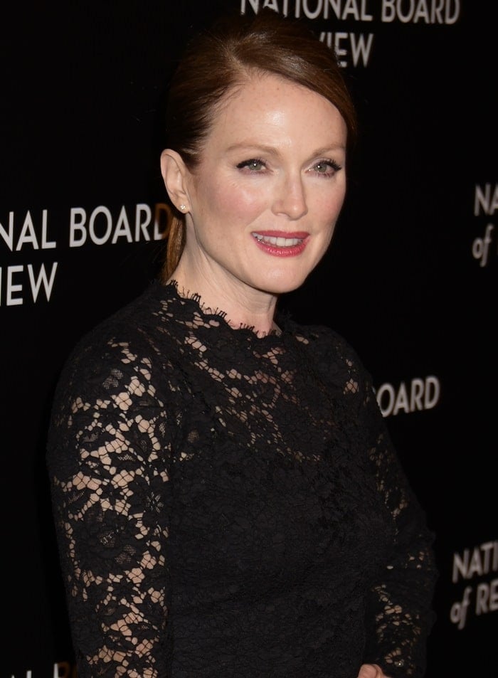 Julianne Moore's lace and carnation-print brocade dress