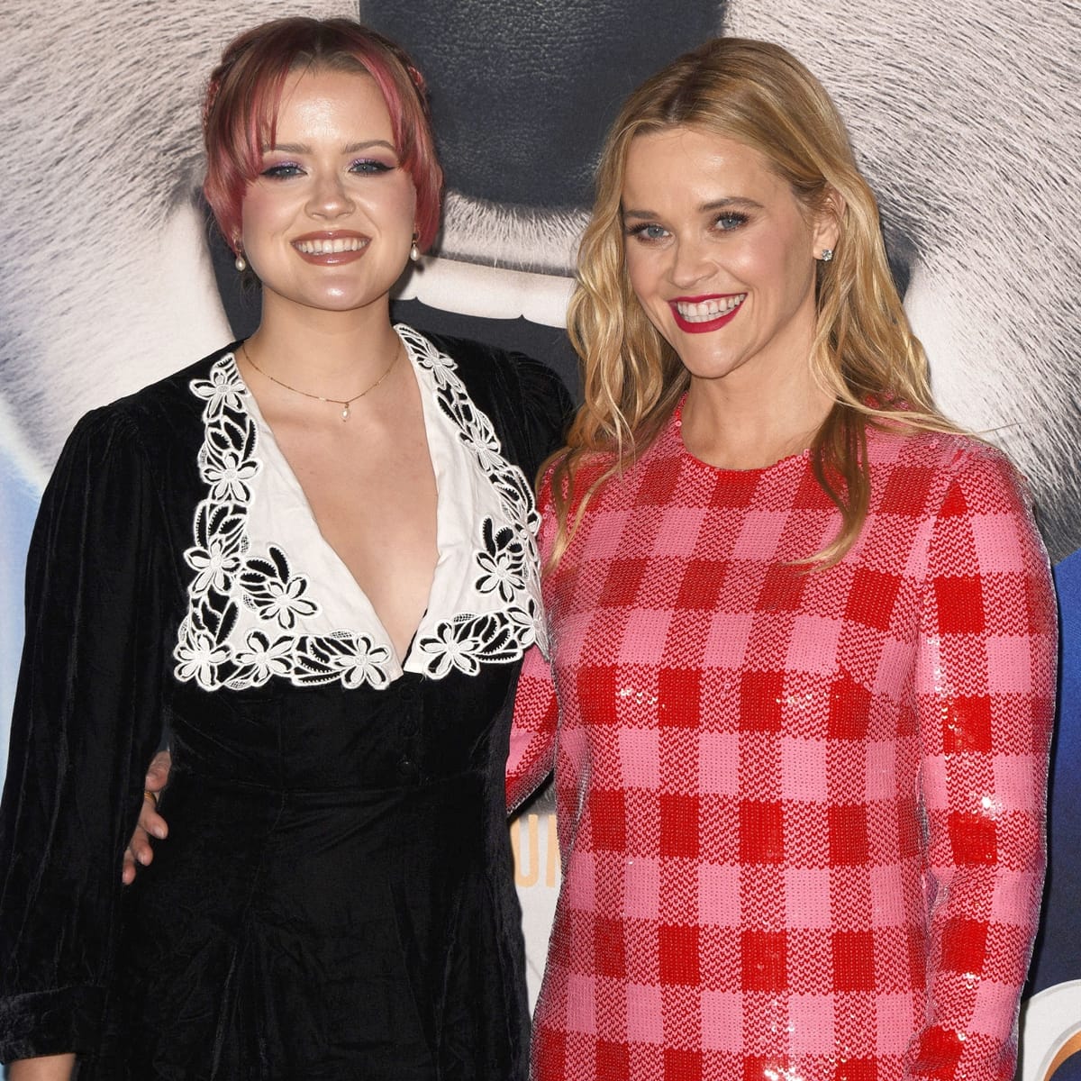 Reese Witherspoon Looks Younger Than Daughter Ava Phillippe At Sing 2 Premiere 