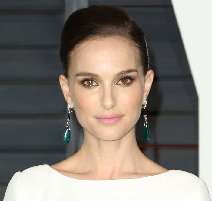 Natalie Portman looked lovely in white with emerald green earrings at the 2015 Vanity Fair Oscar Party