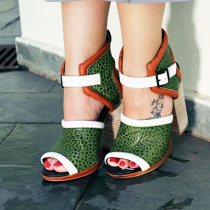 Priscila showed off  her sexy foot tattoo in edgy sandals