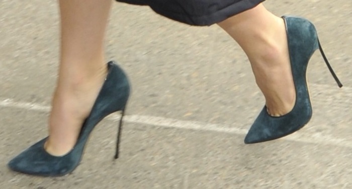 Olivia Wilde's hot feet in Casadei pumps