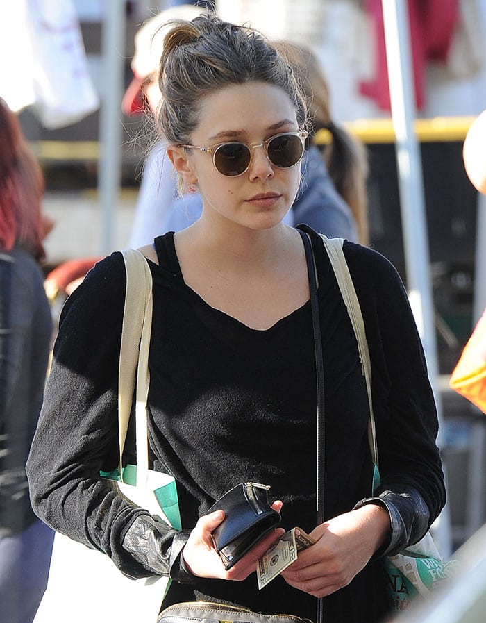 Elizabeth Olsen's blonde hair was messily tied up into a high ponytail