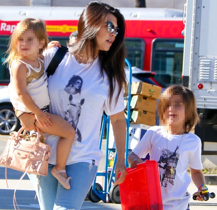 Kourtney Kardashian taking her kids to a dance class in Woodland Hills, Los Angeles, on March 26, 2015