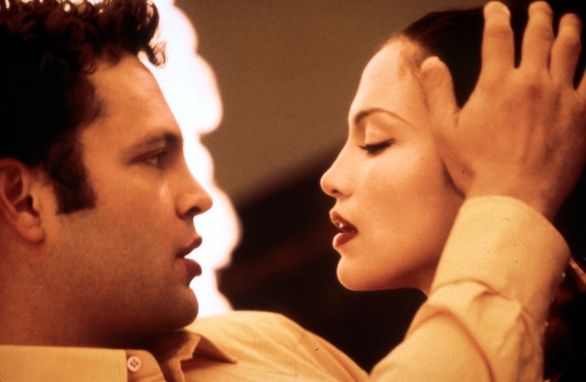 Vince Vaughn as Special Agent Peter Novak and Jennifer Lopez as Dr. Catherine Deane in The Cell
