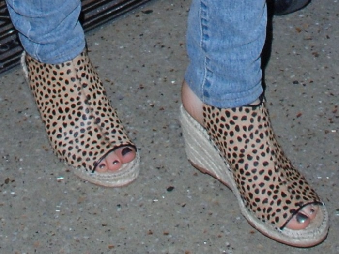 Emilia Clarke's toes in leopard-print Kurt Geiger wedge sandals