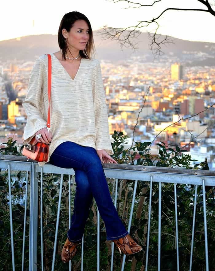 Isabella Pozzi styles her Proenza Schouler handbag with jeans