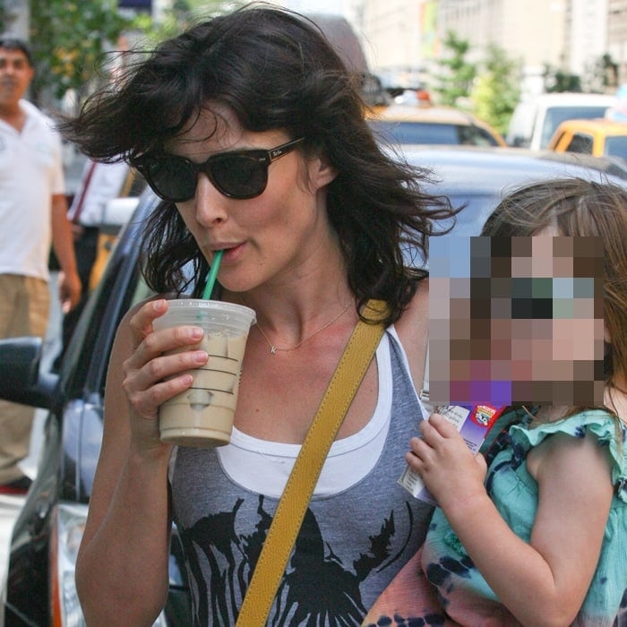 Cobie Smulders carrying her daughter Shaelyn Cado Killam in 2012