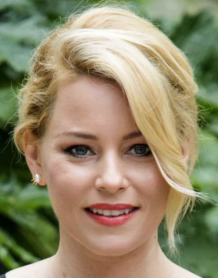 Elizabeth Banks attends a photocall for “Pitch Perfect 2″ at Hotel de Russie in Rome, Italy on April 27, 2015