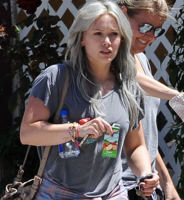 Hilary Duff still sporting her blue dyed hair