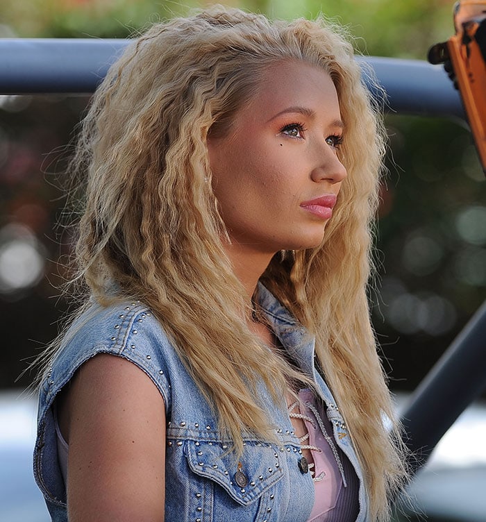 Iggy Azalea's blonde locks were styled in voluminous crimped curls