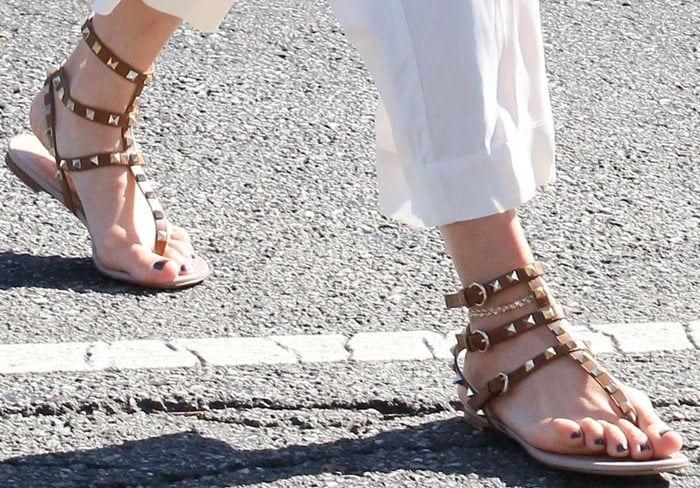 Jennifer Lopez shows off her polished toes in Valentino Rockstud gladiator sandals