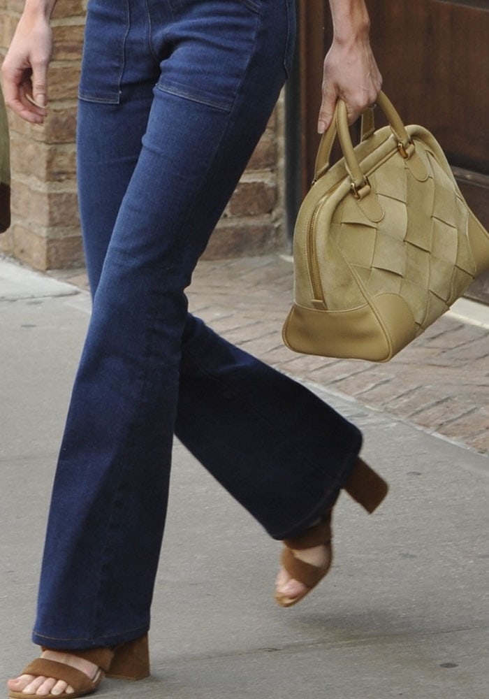 Kate Bosworth's feet in suede Kate Bosworth x Matisse block heels