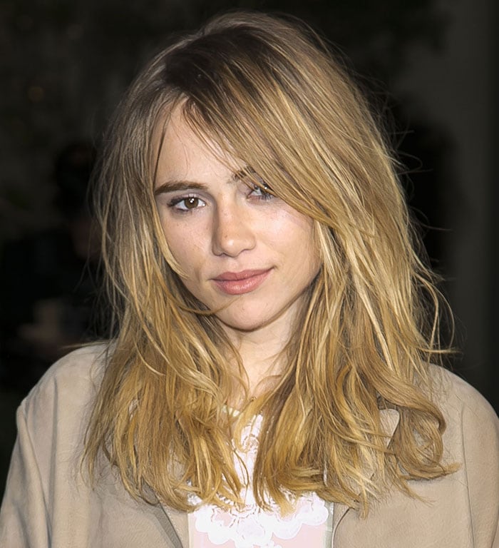 Suki Waterhouse's messy just-got-out-of-bed messy hairstyle